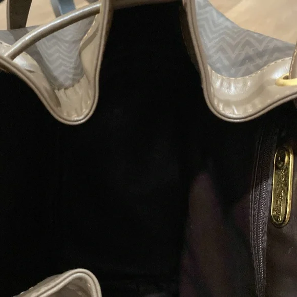 Beautiful Mario Valentino bucket bag.  No call outs.  Slightly used.  🔥🔥🔥 - Picture 10 of 12